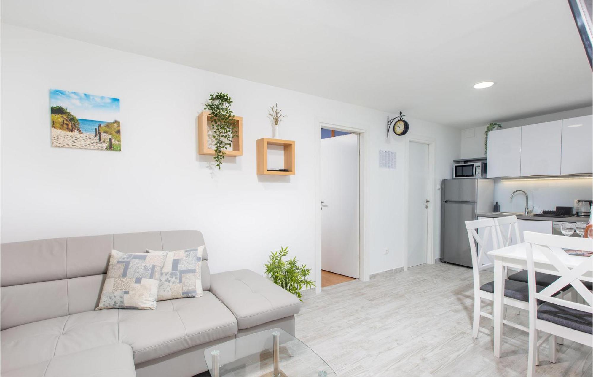 Gorgeous Apartment In Krk With Wifi Punat Exterior foto